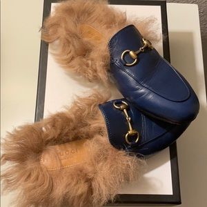 Gucci fur slides